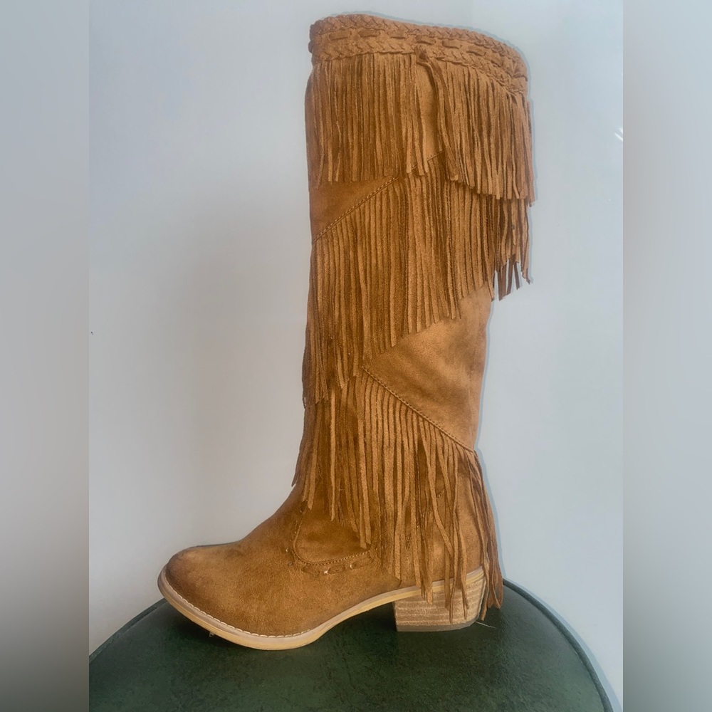 Buckle Not Rated fringe tan Western Style boots